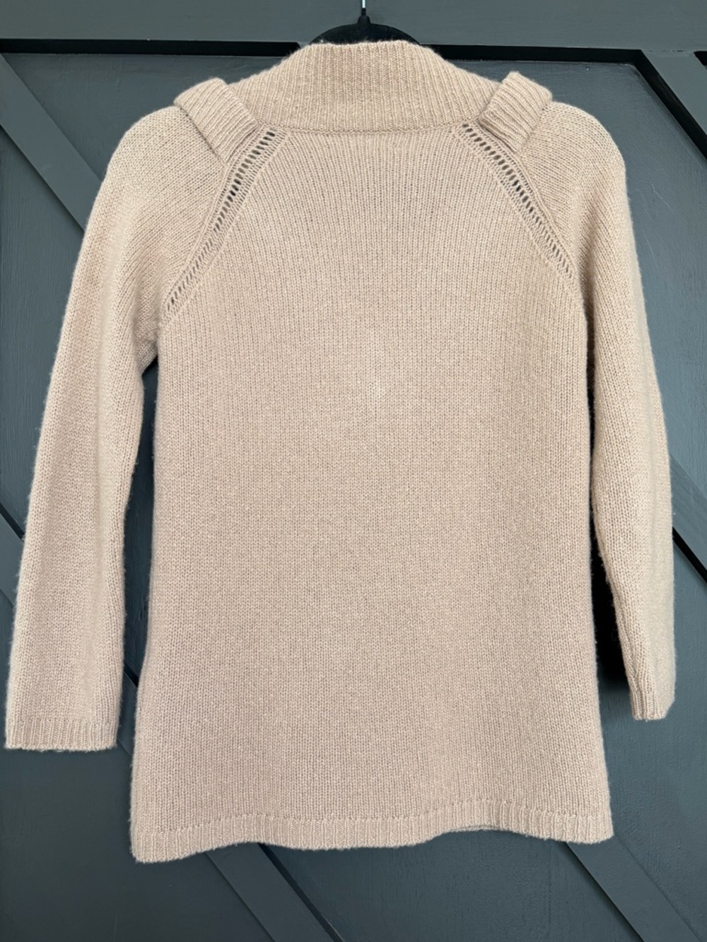 Burberry 100% Cashmere V-Neck Sweater in Dusty Pink/Tan, Size Small - Picture 4 of 8